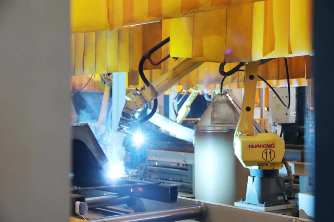 走進(jìn)生產(chǎn)車間，瑞江竟然是這么造罐車的？