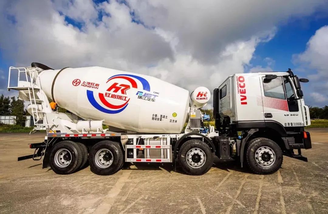 助力中老鐵路建設(shè)，紅巖瑞江攪拌車(chē)“一帶一路”顯身手 