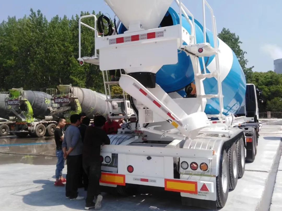 一路贊歌！紅巖瑞江攪拌半掛車全國(guó)巡展強(qiáng)勢(shì)來襲！