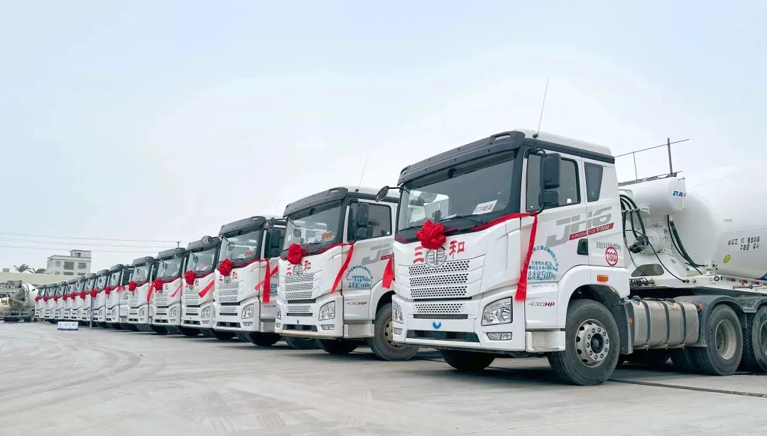 龍年開門紅！中集強(qiáng)冠產(chǎn)品批量發(fā)車